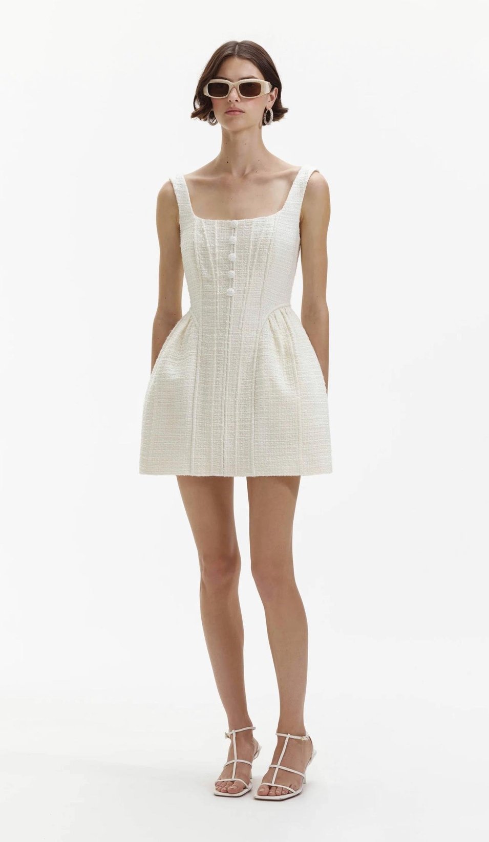 Askılı Düğme Detaylı Beyaz Mini Tasarım Elbise