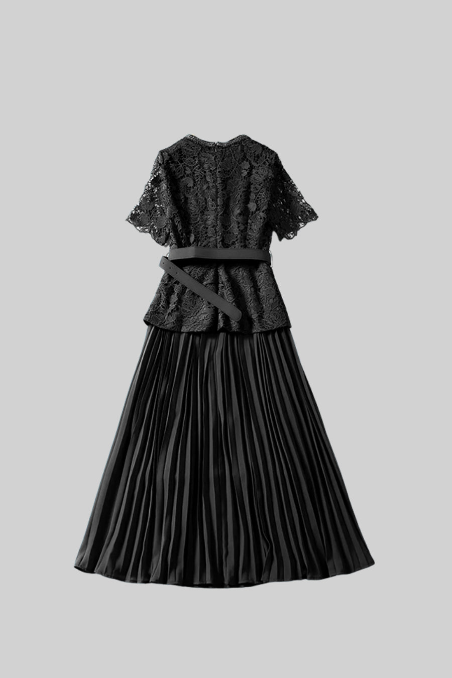 Üstü Dantelli ve Kloş Etekli Kısa Kollu Zarif Elbise