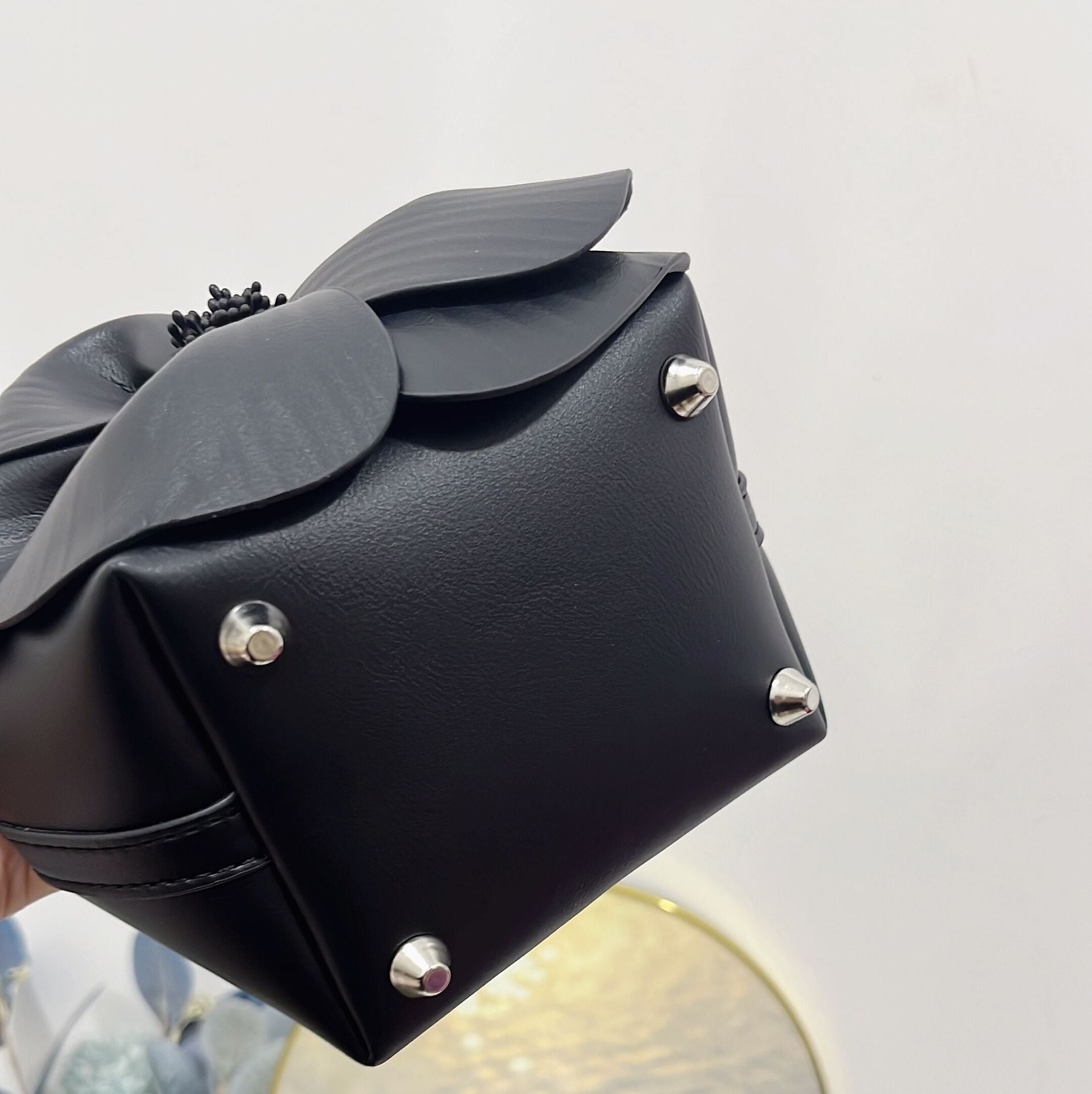 Şık 3D Petal Çiçek Düz Renk Yaka Çanta