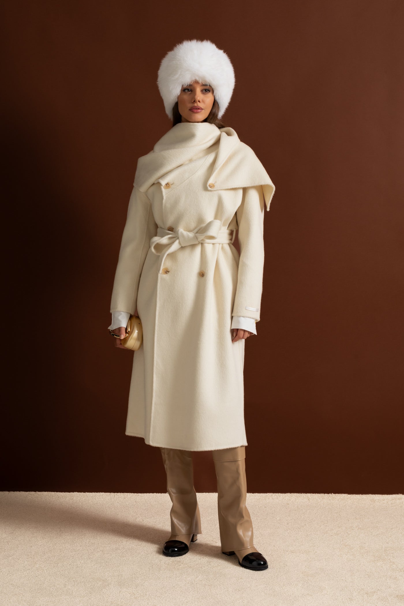 Aşırı Büyük Atkı Yaka Detaylı Maxi Kaban - Bej