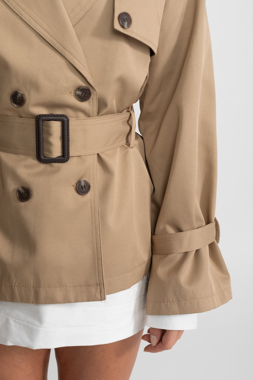 Kemerli Bel Detaylı Kısa Kruvaze Trençkot – Camel